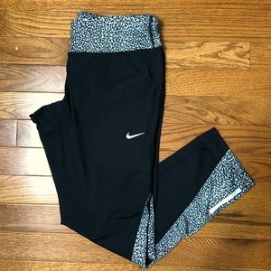 Nike Dri-Fit crop legging Size Medium